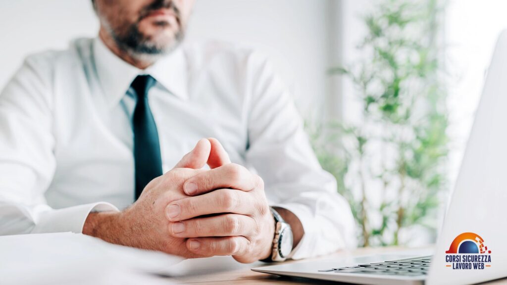Imprenditore durante una sessione di formazione online.