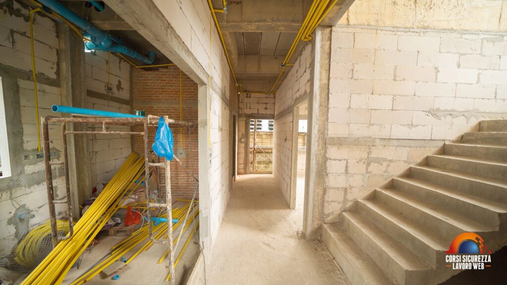 Cantiere di edificio in costruzione.