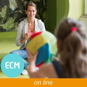 Psicologa in ambiente scolastico durante un’attività con bambina, immagine relativa a bisogni educativi speciali e disturbi del neurosviluppo.
