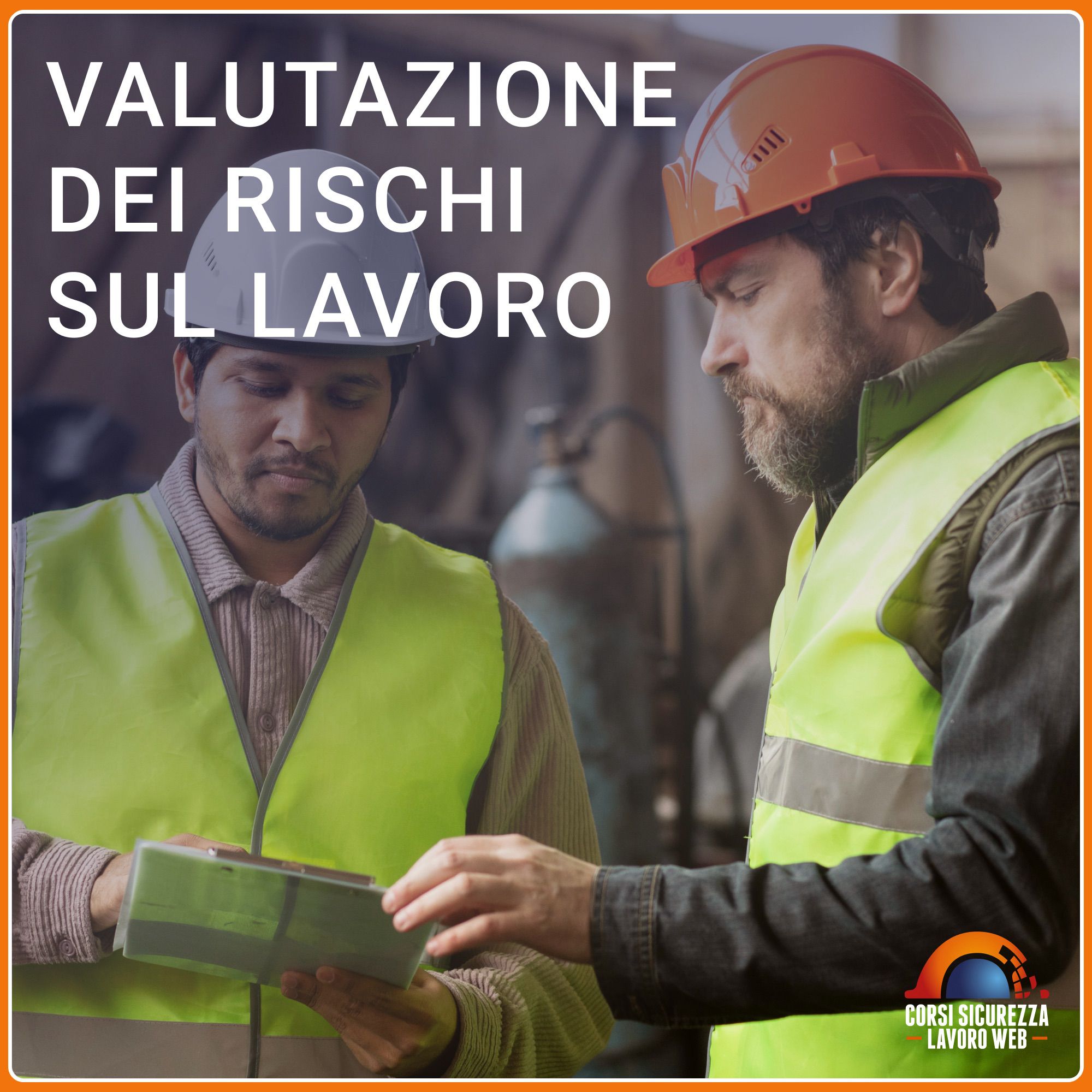 Due operatori con elmetto consultano una scheda in officina.